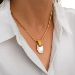 Ashanti braided chain pendant necklace – white