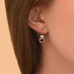 Fujita small sleeper earrings - white