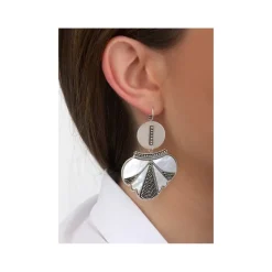 Hawaiian sleeper earrings - white