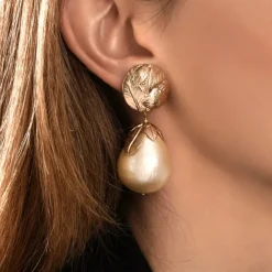 Lucy clip-on earrings - white