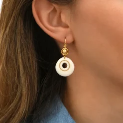 Masseria thin sleeper earrings - white