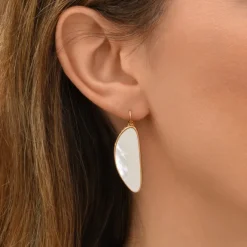 Noto oblong sleeper earrings - mother-of-pearl