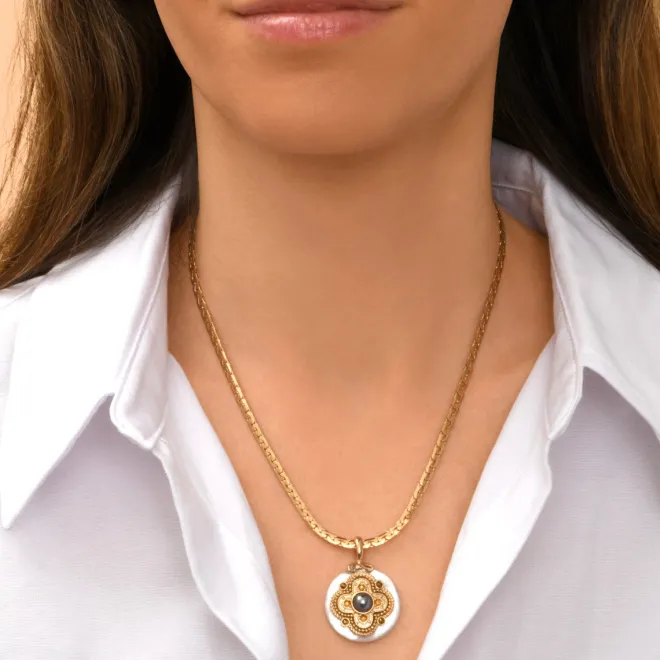 Positano pendant necklace - white